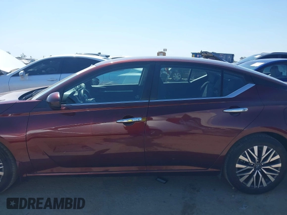 2023 Nissan Altima SV z VIN 1N4BL4DVXPN379301, wystawiony jako IAAI lot #42152983 z przebiegiem 38 374 mil mil oraz . Historia ofert i sprzedaży dostępna na DreamBid. Obrazek 14.