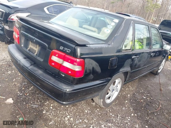 1998 Volvo S70 T5 with VIN YV1LS5371W1488787, listed as a IAAI auction lot 41466894 with 312,048 mi miles. Bid and sale history available at carsss.com. Image 4.