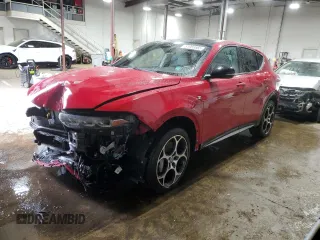 2024 Alfa Romeo Tonale Ti z VIN ZASPATCW8R3049721, wystawiony jako Copart lot #51983565 z przebiegiem 9807 mil mil oraz Szkody całkowita. Historia ofert i sprzedaży dostępna na DreamBid. Obrazek 1.