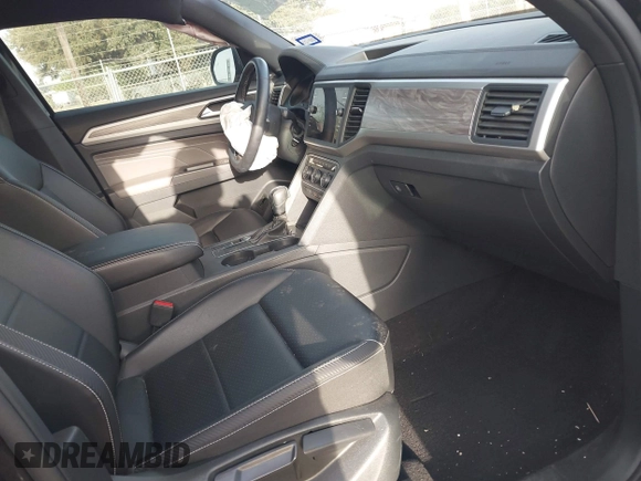 2021 Volkswagen Atlas SE with VIN 1V2WE2CA3MC240934, listed as a IAAI auction lot 41739347 with 44,485 mi miles and . Bid and sale history available at DreamBid. Image 5.