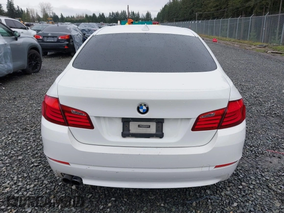 2013 BMW 5 Series 528i xDrive with VIN WBAXH5C54DDW13438, listed as a IAAI auction lot 41851954 with 122,653 mi miles. Bid and sale history available at carsss.com. Image 16.