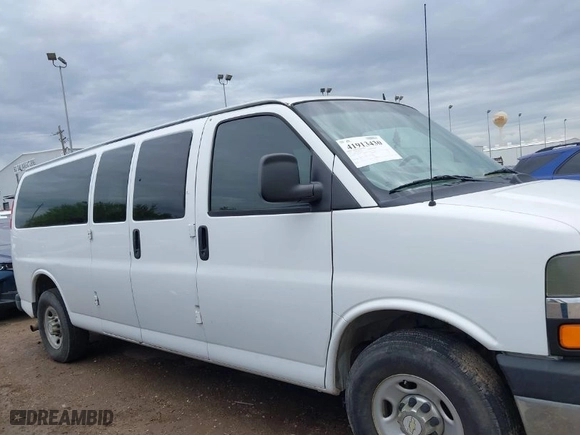 2014 Chevrolet Express Passenger LT with VIN 1GAZG1FG6E1119310, listed as a IAAI auction lot 41913430 with 130,442 mi miles. Bid and sale history available at carsss.com. Image 13.