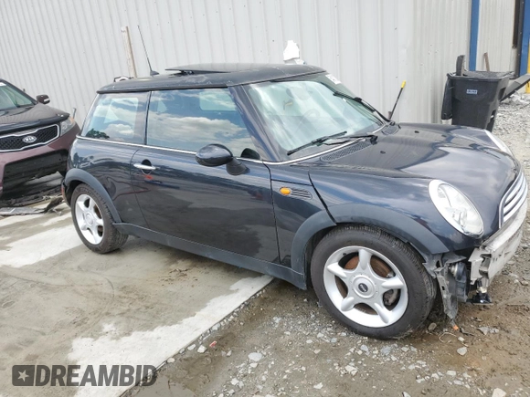 2005 MINI Hardtop with VIN WMWRC33595TJ72148, listed as a Copart auction lot 54310325 with 189,243 mi miles and Salvage title. Bid and sale history available at DreamBid. Image 4.