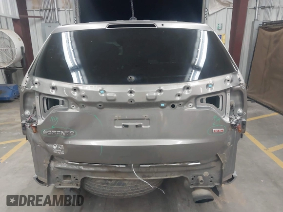 2015 Kia Sorento LX with VIN 5XYKT3A62FG629203, listed as a IAAI auction lot 40448787 with 114,429 mi miles. Bid and sale history available at carsss.com. Image 17.