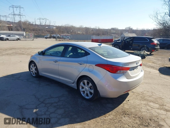 2013 Hyundai Elantra GLS z VIN KMHDH4AE5DU494992, wystawiony jako IAAI lot #41698877 z przebiegiem 56 324 mil mil oraz . Historia ofert i sprzedaży dostępna na DreamBid. Obrazek 3.