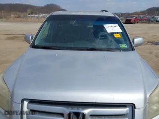 2008 Honda Pilot SE with VIN 5FNYF18388B018930, listed as a IAAI auction lot 41787945 with 236,890 mi miles. Bid and sale history available at carsss.com. Image 6.
