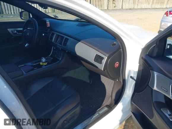 2015 Jaguar XF V6 Portfolio with VIN SAJWJ0FF4F8U72149, listed as a IAAI auction lot 40386903 with 49,055 mi miles. Bid and sale history available at carsss.com. Image 5.