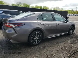 2022 Toyota Camry SE with VIN 4T1G11AK3NU628874, listed as a Copart auction lot 56055995 with 122,778 mi miles and Clean Title. Bid and sale history available at DreamBid. Image 3.