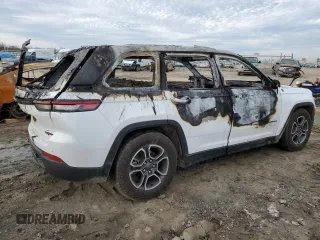 2022 Jeep Grand Cherokee Trailhawk with VIN 1C4RJHCG6N8588264, listed as a Copart auction lot 82734313 with Not provided miles and Non repairable. Bid and sale history available at DreamBid. Image 3.