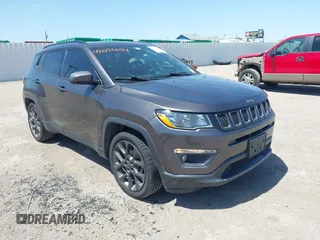 2021 Jeep Compass 80th Anniversary z VIN 3C4NJCEB6MT518282, wystawiony jako IAAI lot #42020674 z przebiegiem 145 382 mil mil oraz . Historia ofert i sprzedaży dostępna na DreamBid. Obrazek 1.
