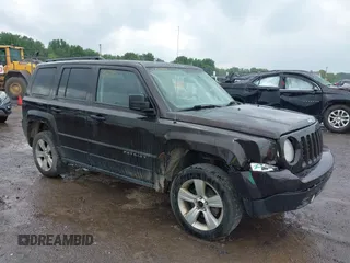 2014 Jeep Patriot Latitude z VIN 1C4NJRFB7ED626337, wystawiony jako IAAI lot #42622214 z przebiegiem 166 620 mil mil oraz . Historia ofert i sprzedaży dostępna na DreamBid. Obrazek 1.