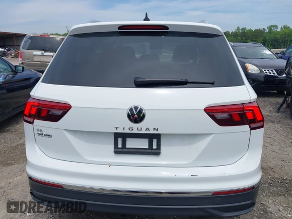 2022 Volkswagen Tiguan SE with VIN 3VV3B7AX3NM176770, listed as a IAAI auction lot 42114378 with 37,448 mi miles and . Bid and sale history available at DreamBid. Image 17.