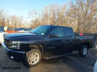 2011 Chevrolet Silverado 1500 LT with VIN 1GCRCSE06BZ300806, listed as a IAAI auction lot 41717597 with 153,697 mi miles. Bid and sale history available at carsss.com. Image 15.