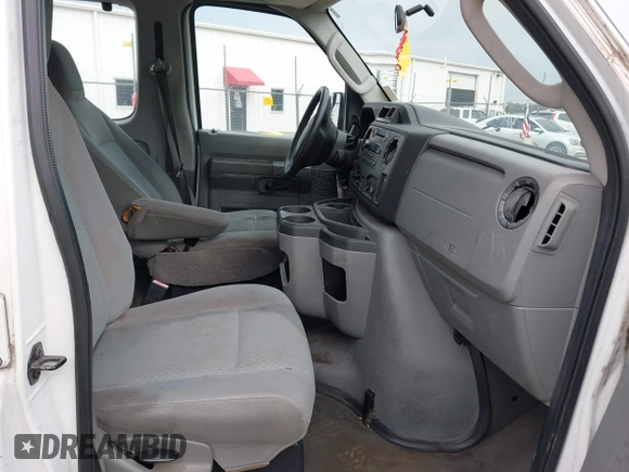 2010 Ford Econoline Passenger XL z VIN 1FBSS3BLXADA03000, wystawiony jako IAAI lot #42074166 z przebiegiem 134 179 mil mil oraz . Historia ofert i sprzedaży dostępna na DreamBid. Obrazek 5.