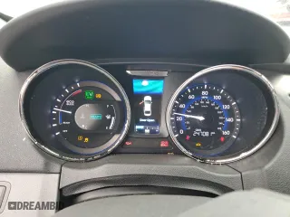 2014 Hyundai Sonata Hybrid with VIN KMHEC4A42EA105044, listed as a Copart auction lot 43902145 with 247,081 mi miles and Salvage Title. Bid and sale history available at carsss.com. Image 9.