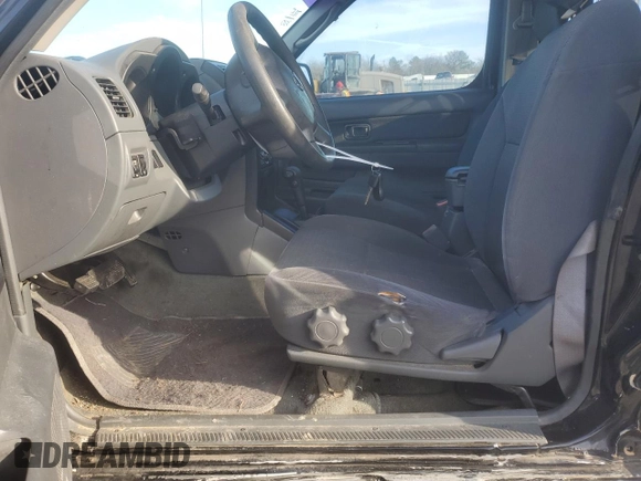 2004 Nissan Frontier XE z VIN 1N6ED27T24C482171, wystawiony jako Copart lot #42026145 z przebiegiem 221 942 mil mil oraz Szkoda całkowita • Salvage title. Historia ofert i sprzedaży dostępna na DreamBid. Obrazek 7.