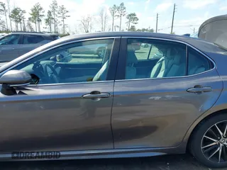 2023 Toyota Camry SE z VIN 4T1G11BK8PU080789, wystawiony jako IAAI lot #41706858 z przebiegiem 48 052 mil mil oraz . Historia ofert i sprzedaży dostępna na DreamBid. Obrazek 14.