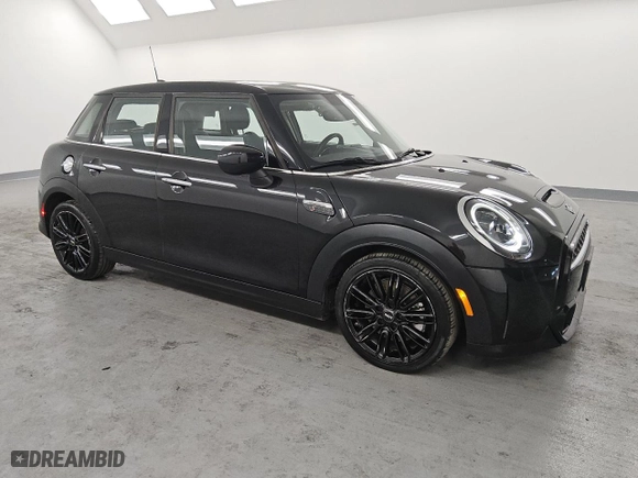 2024 MINI Hardtop 4 Door Cooper S with VIN WMW53DK06R2V07291, listed as a Copart auction lot 46817325 with 27,719 mi miles and Clean Title. Bid and sale history available at carsss.com. Image 4.