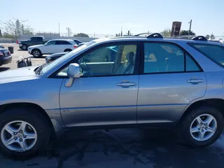 2002 Lexus RX with VIN JTJGF10U720140178, listed as a IAAI auction lot 41686562 with 166,211 mi miles. Bid and sale history available at carsss.com. Image 15.