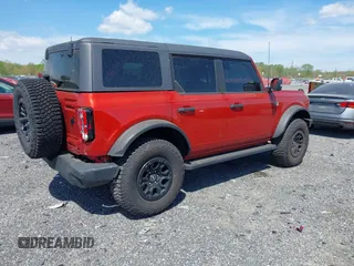 2022 Ford Bronco z VIN 1FMEE5DP3NLB42355, wystawiony jako IAAI lot #42084720 z przebiegiem 35 183 mil mil oraz . Historia ofert i sprzedaży dostępna na DreamBid. Obrazek 4.
