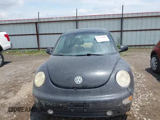 2001 Volkswagen Beetle GLS with VIN 3VWCP21CX1M423404, listed as a IAAI auction lot 42474548 with Not provided miles and . Bid and sale history available at DreamBid. Image 6.