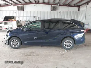 2021 Toyota Sienna LE z VIN 5TDKRKEC3MS070561, wystawiony jako IAAI lot #42331063 z przebiegiem 56 413 mil mil oraz . Historia ofert i sprzedaży dostępna na DreamBid. Obrazek 15.