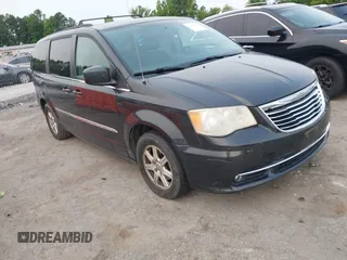 2012 Chrysler Town & Country Touring z VIN 2C4RC1BG4CR348635, wystawiony jako IAAI lot #42427925 z przebiegiem 217 518 mil mil oraz . Historia ofert i sprzedaży dostępna na DreamBid. Obrazek 1.