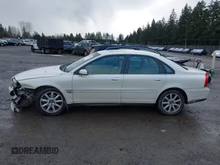 2005 Volvo S80 with VIN YV1TH592651401992, listed as a IAAI auction lot 41488954 with 83,461 mi miles. Bid and sale history available at carsss.com. Image 14.