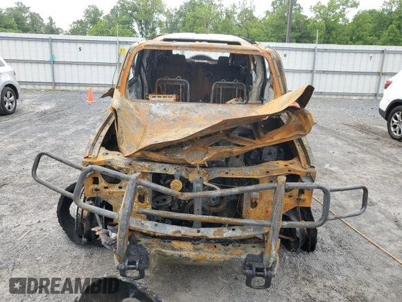 2006 Hummer H3 z VIN 5GTDN136868153785, wystawiony jako Copart lot #58202235 z przebiegiem Nie podano mil oraz Szkoda całkowita • Salvage title. Historia ofert i sprzedaży dostępna na DreamBid. Obrazek 5.