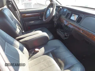 2006 Mercury Grand Marquis LS Premium z VIN 2MEHM75W56X605511, wystawiony jako IAAI lot #41642522 z przebiegiem 120 054 mil mil oraz . Historia ofert i sprzedaży dostępna na DreamBid. Obrazek 5.