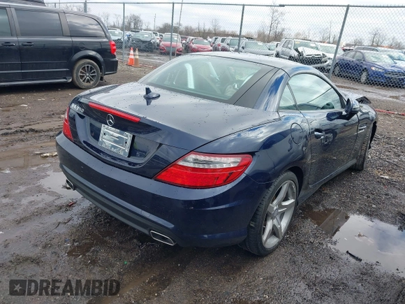 2014 Mercedes-Benz SLK 350 z VIN WDDPK5HA9EF065958, wystawiony jako IAAI lot #41474434 z przebiegiem 21 653 mil mil oraz . Historia ofert i sprzedaży dostępna na DreamBid. Obrazek 4.