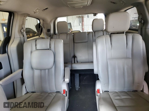 2013 Chrysler Town & Country Touring z VIN 2C4RC1BG2DR554912, wystawiony jako Copart lot #56897675 z przebiegiem 136 299 mil mil oraz Szkody całkowita. Historia ofert i sprzedaży dostępna na DreamBid. Obrazek 10.