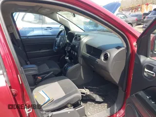 2011 Jeep Compass Latitude with VIN 1J4NT1FB8BD170401, listed as a IAAI auction lot 42094953 with 122,617 mi miles. Bid and sale history available at carsss.com. Image 5.