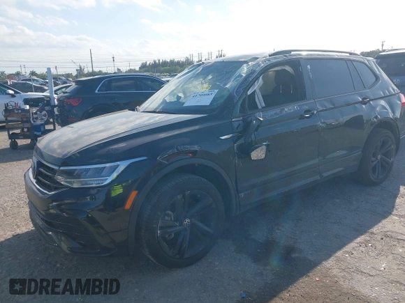 2024 Volkswagen Tiguan SE R-Line Black с VIN 3VVCB7AX7RM036985, выставлен на аукционе IAAI как лот 41709085 с пробегом 19 255 миль миль и . История ставок и продаж доступна на DreamBid. Изображение 2.