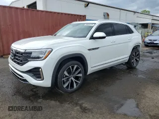 2025 Volkswagen Atlas SEL Premium R-Line with VIN 1V2FE2CAXSC215638, listed as a Copart auction lot 56838725 with 1,821 mi miles and Salvage title. Bid and sale history available at DreamBid. Image 1.