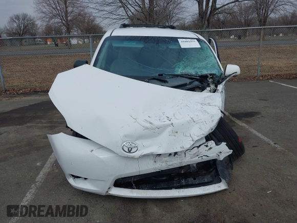 2011 Toyota Sienna LE with VIN 5TDJK3DC7BS029435, listed as a IAAI auction lot 41801955 with 1 mi miles. Bid and sale history available at carsss.com. Image 6.