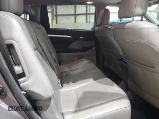 2018 Toyota Highlander SE z VIN 5TDJZRFH8JS556874, wystawiony jako Copart lot #60459645 z przebiegiem 108 118 mil mil oraz Nie do naprawy • Non repairable. Historia ofert i sprzedaży dostępna na DreamBid. Obrazek 11.