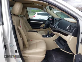 2016 Toyota Highlander XLE z VIN 5TDJKRFH3GS260044, wystawiony jako IAAI lot #42085828 z przebiegiem 74 187 mil mil oraz . Historia ofert i sprzedaży dostępna na DreamBid. Obrazek 5.