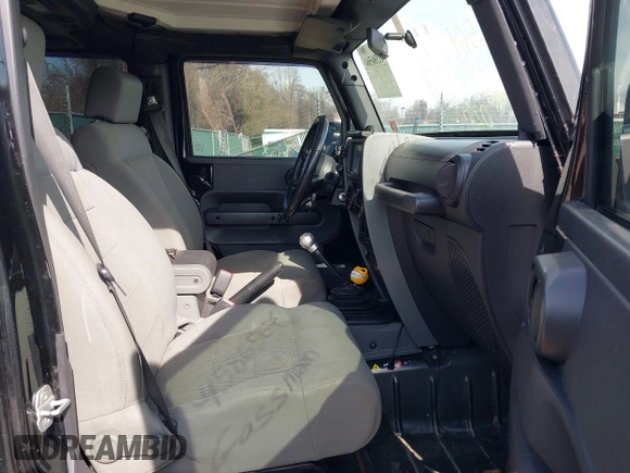 2008 Jeep Wrangler Unlimited Rubicon with VIN 1J8GA691X8L641959, listed as a IAAI auction lot 41586564 with 174,886 mi miles and . Bid and sale history available at DreamBid. Image 5.