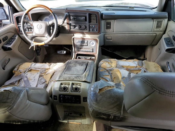 2002 Cadillac Escalade z VIN 1GYEC63TX2R296143, wystawiony jako Copart lot #45965545 z przebiegiem 288 265 mil mil oraz Szkoda całkowita • Salvage title. Historia ofert i sprzedaży dostępna na DreamBid. Obrazek 8.