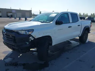 2024 Chevrolet Colorado 4WD Trail Boss z VIN 1GCPTEEK5R1117187, wystawiony jako IAAI lot #42355825 z przebiegiem 10 837 mil mil oraz . Historia ofert i sprzedaży dostępna na DreamBid. Obrazek 17.