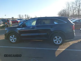 2024 Kia Sorento LX z VIN 5XYRG4JC5RG274627, wystawiony jako IAAI lot #41646967 z przebiegiem 23 440 mil mil oraz . Historia ofert i sprzedaży dostępna na DreamBid. Obrazek 14.