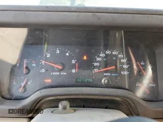 2002 Jeep Wrangler SE z VIN 1J4FA29P72P711802, wystawiony jako Copart lot #52640405 z przebiegiem 107 046 mil mil oraz Czysty tytuł • Clean title. Historia ofert i sprzedaży dostępna na DreamBid. Obrazek 9.