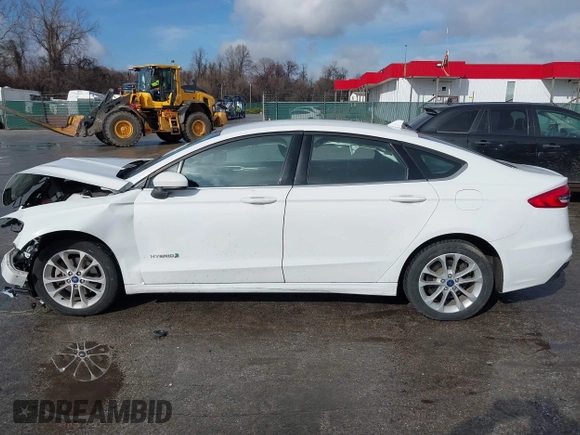 2019 Ford Fusion Hybrid SE with VIN 3FA6P0LUXKR104850, listed as a IAAI auction lot 41870242 with 114,943 mi miles. Bid and sale history available at carsss.com. Image 15.