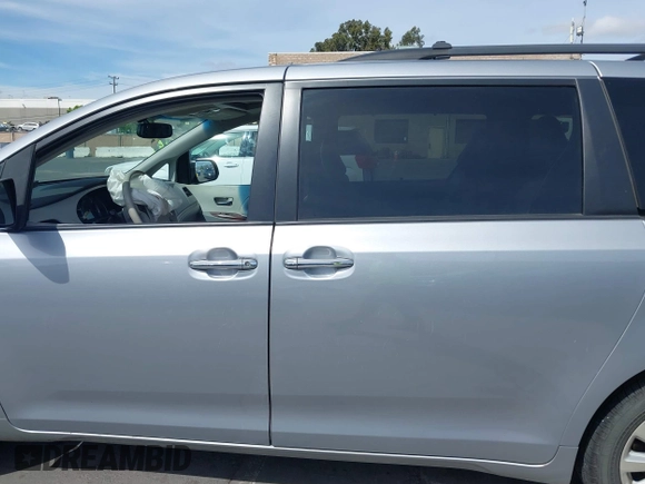 2014 Toyota Sienna Limited with VIN 5TDDK3DC2ES085302, listed as a IAAI auction lot 39560374 with 117,786 mi miles and . Bid and sale history available at DreamBid. Image 14.