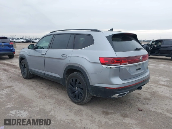 2024 Volkswagen Atlas SE z VIN 1V2JR2CA1RC537982, wystawiony jako IAAI lot #41429786 z przebiegiem 33 846 mil mil oraz . Historia ofert i sprzedaży dostępna na DreamBid. Obrazek 3.