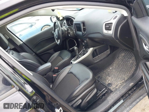 2020 Jeep Compass Latitude с VIN 3C4NJDBBXLT256632, выставлен на аукционе IAAI как лот 42155530 с пробегом 71 888 миль миль и . История ставок и продаж доступна на DreamBid. Изображение 5.