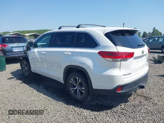 2018 Toyota Highlander LE с VIN 5TDBZRFH4JS907963, выставлен на аукционе IAAI как лот 42160263 с пробегом 42 074 миль миль и . История ставок и продаж доступна на DreamBid. Изображение 3.