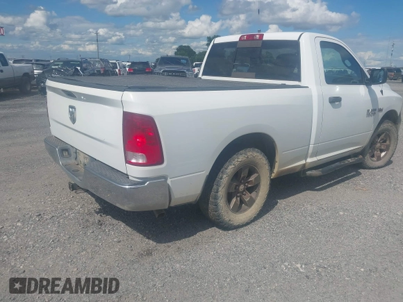 2015 Ram 1500 Tradesman z VIN 3C6JR6AT2FG554433, wystawiony jako IAAI lot #42114470 z przebiegiem Nie podano mil oraz . Historia ofert i sprzedaży dostępna na DreamBid. Obrazek 4.