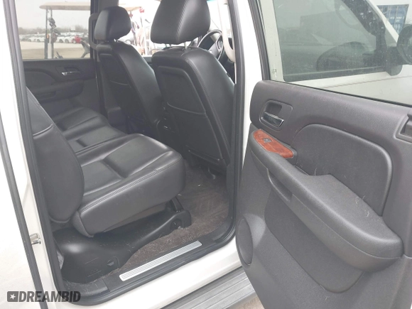 2011 Chevrolet Avalanche LTZ with VIN 3GNTKGE36BG180903, listed as a IAAI auction lot 41505201 with 134,095 mi miles. Bid and sale history available at carsss.com. Image 8.